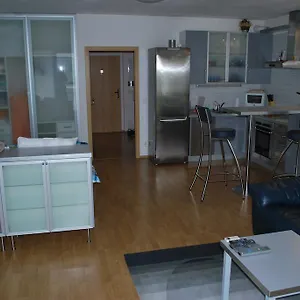 chotesovska-apartment-with-parking-place.praguehotelsweb.com/